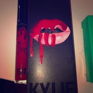 Kylie Jenner Velvet Liquid Lipstick & Lip Liner